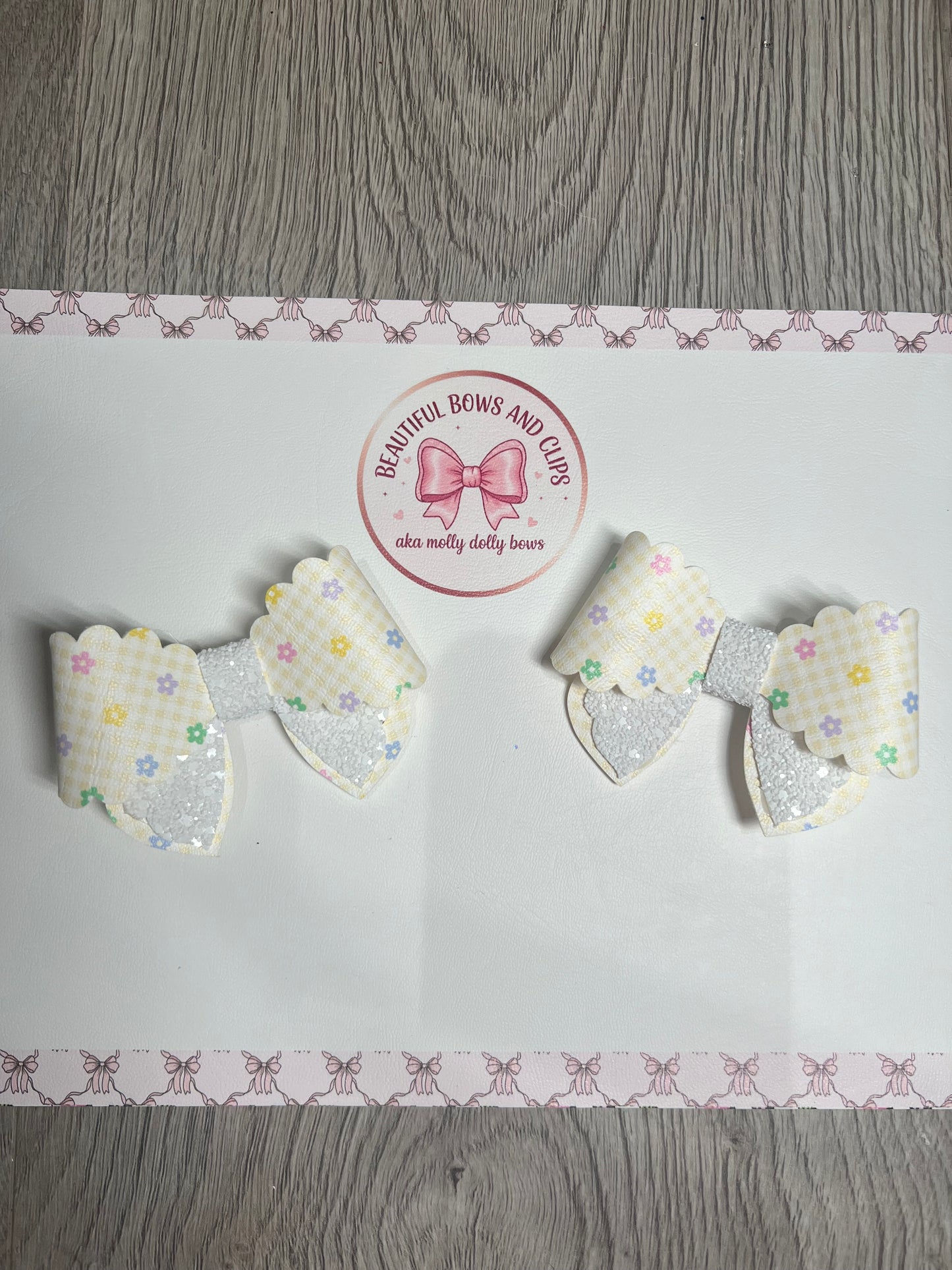 Checked yellow daisy hair bow set