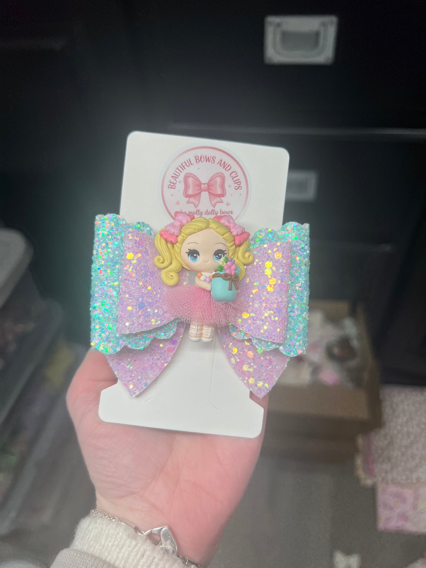 Blonde hair floral girl clay hair bow