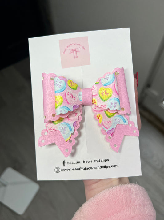 Valentine’s Day love hearts hair bow