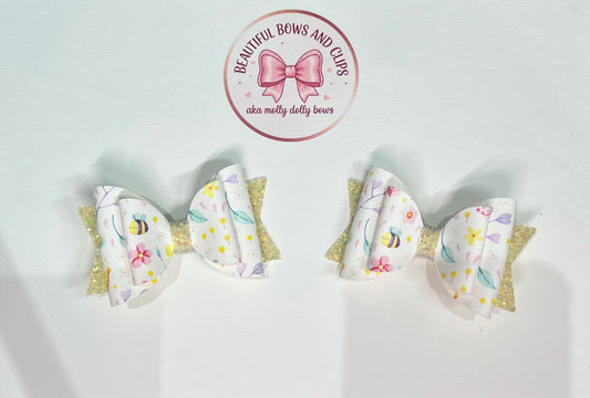 Floral bee hair bow set