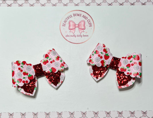 Strawberry daisys hair bow set