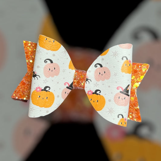 Pumpkin in witch hat hair bow